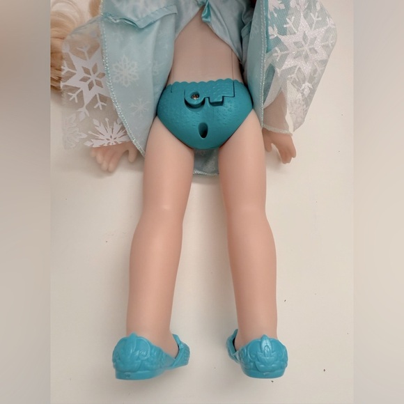 Disneys Singing Frozen Princess Elsa Doll - Picture 7 of 10